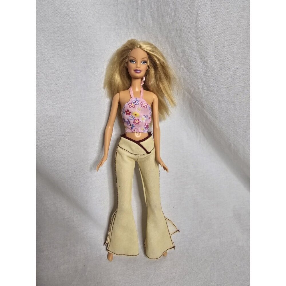 Barbie 2004 Pet Doctor Blonde Doll- Beautiful